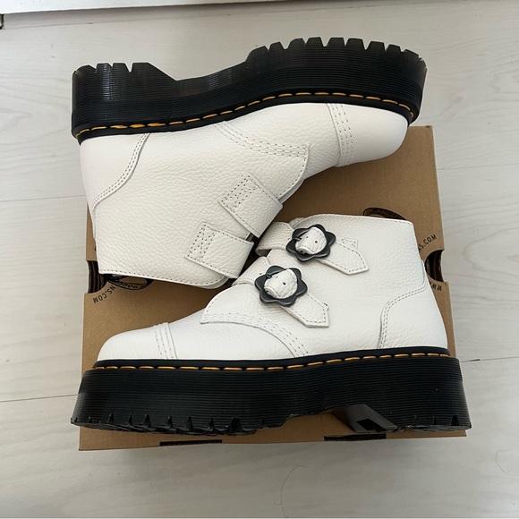 Dr. Martens Devon Flower Boots - Picture 3 of 5